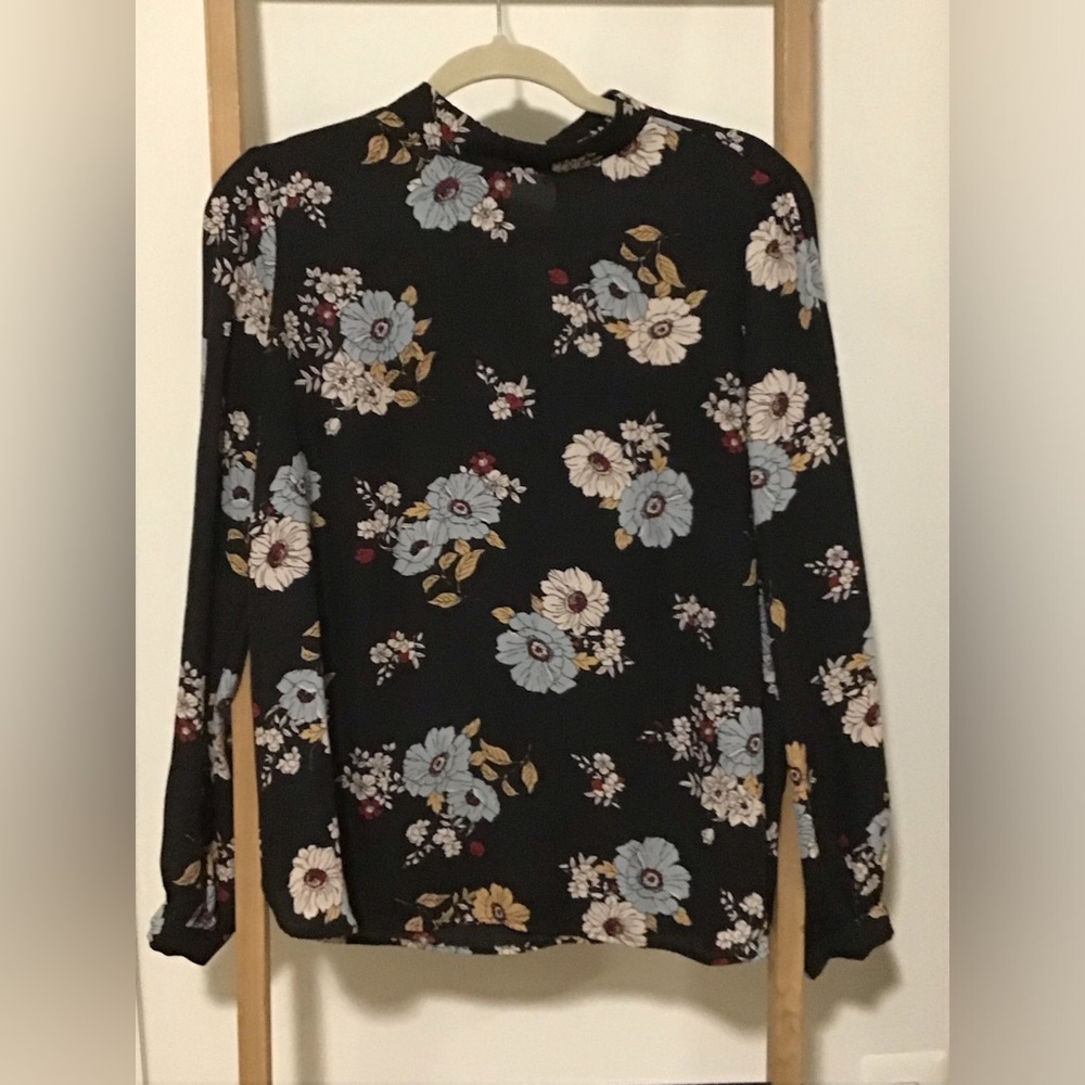 FOREVER 21 floral printed black blouse dressy career office